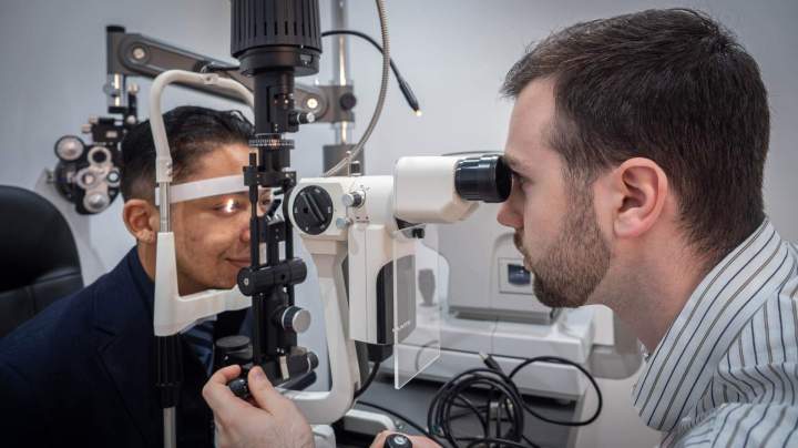 Examen de vue complet réalisé par nos opticiens experts